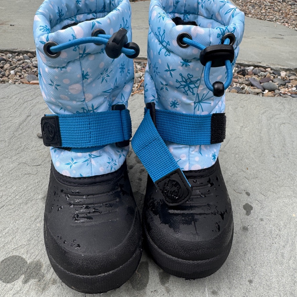 Northside Kids Snow Boots size 8 - Frosty snowflakes